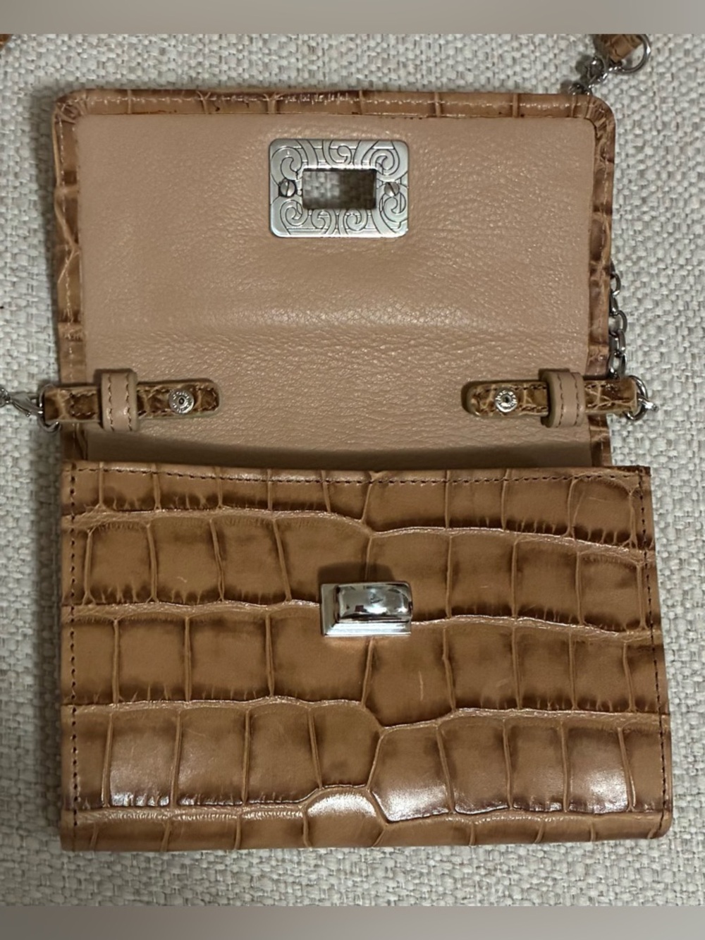 Brighton EUC Crocodile Embossed
Genuine Leather Slim
Crossbody Bag/ Wallet Toast - Picture 11 of 16